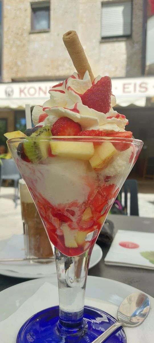 Früchteeisbecher