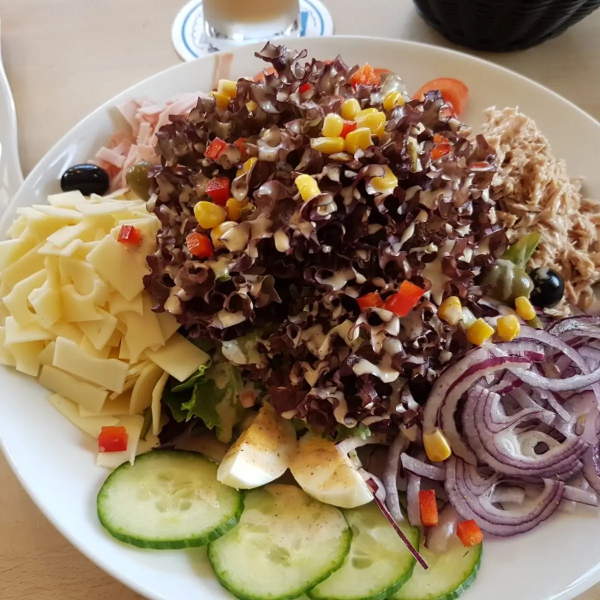 Salat Nizza, Eddy's Bodega