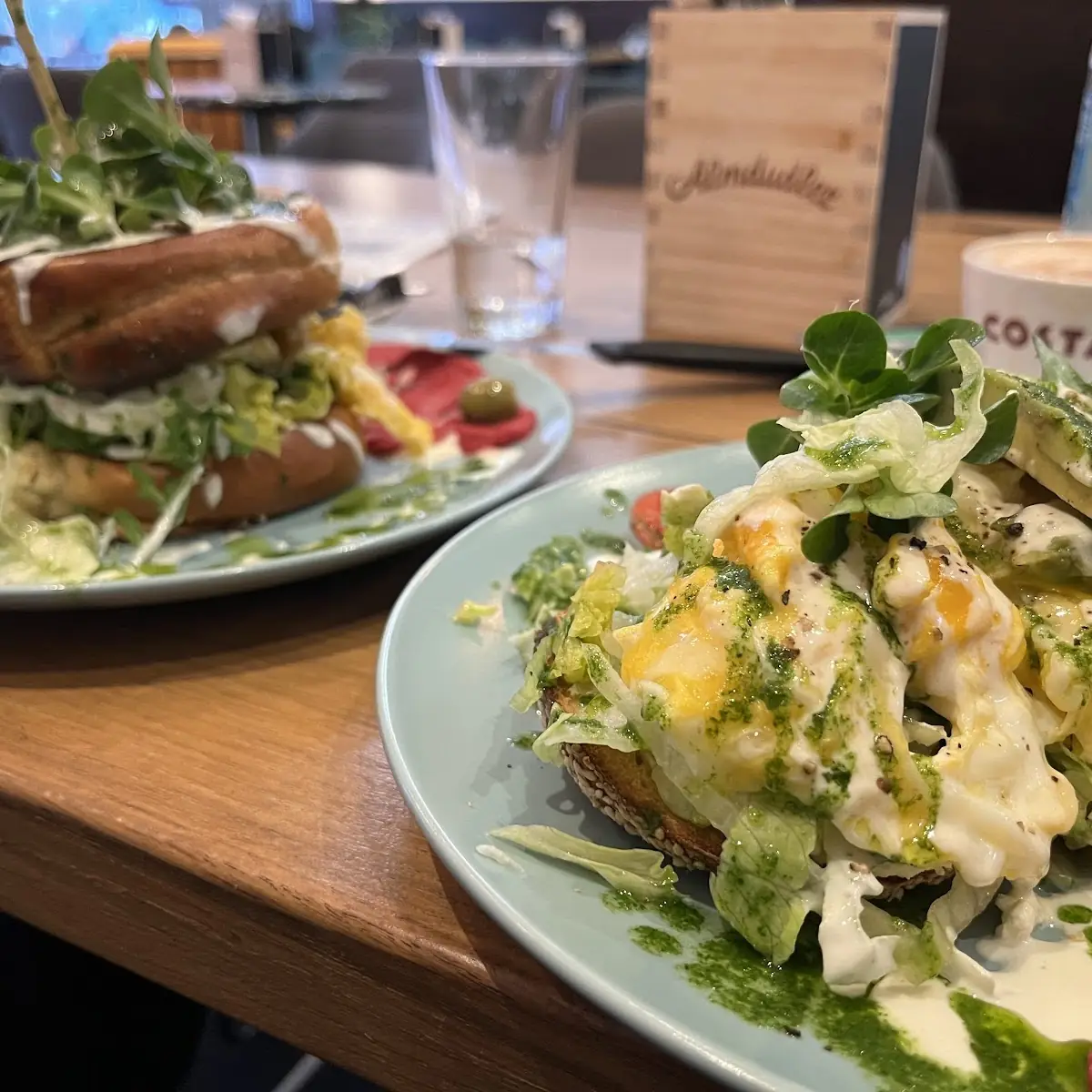 Salads, Ein Blick Café