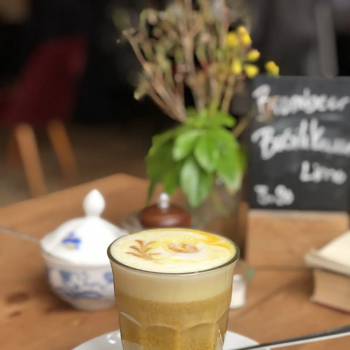 Golden Latte, Zimt & Zucker Kaffeehaus