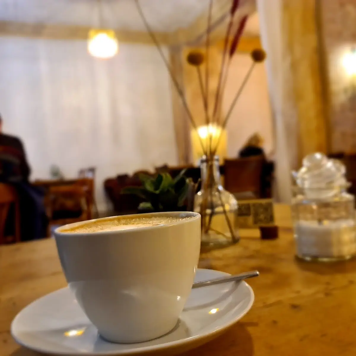 Milchkaffee, Zimt & Zucker Kaffeehaus