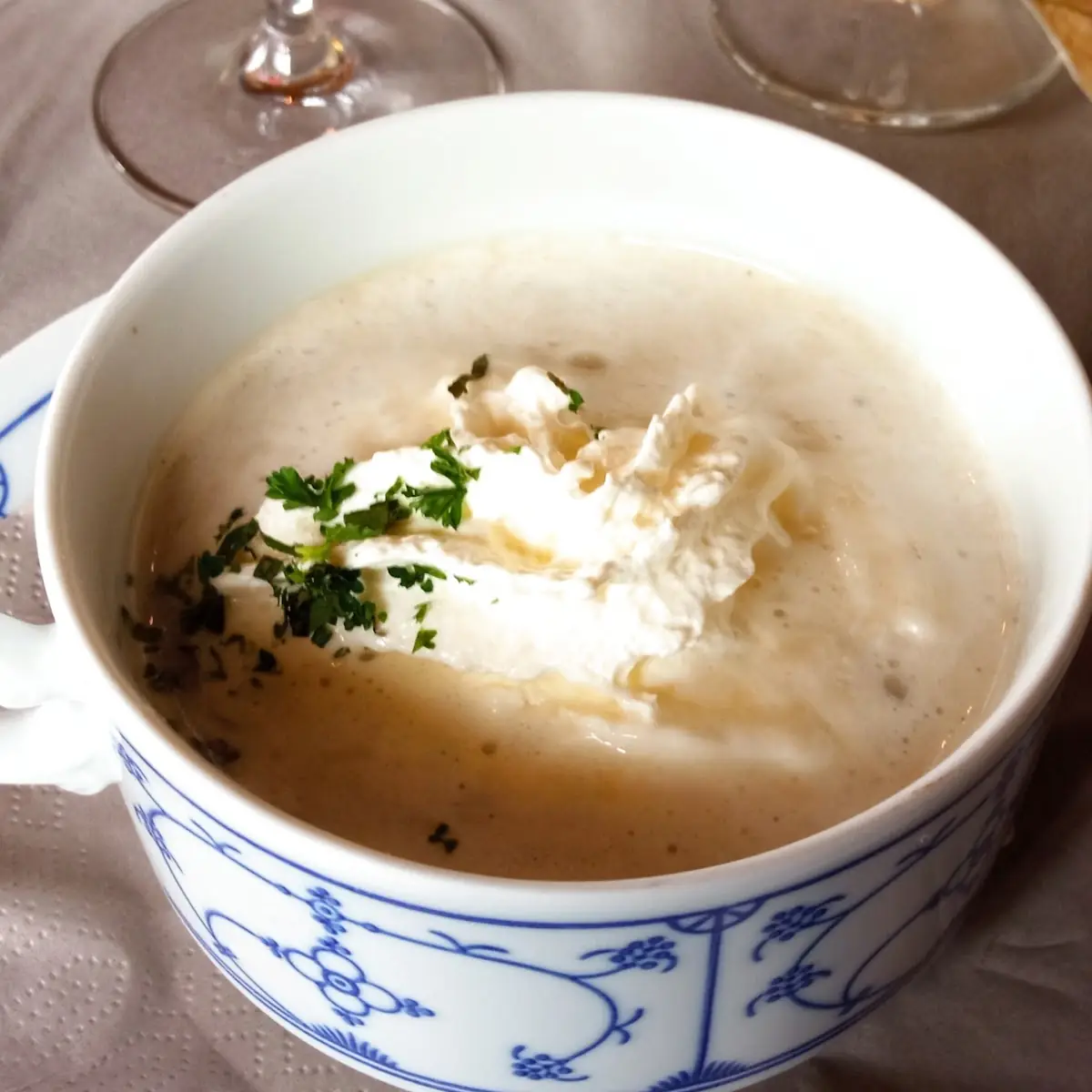 Spargelcremesuppe, Restaurant & Camping "Am Töpferberg" - Franziska Rossbach