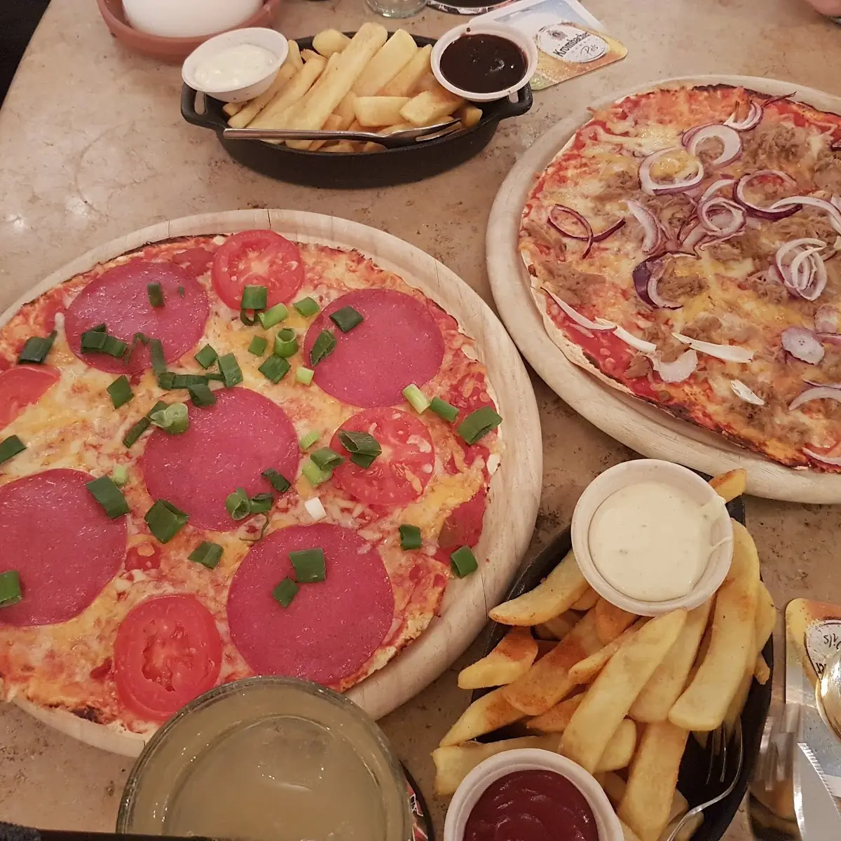 Salami Pizza