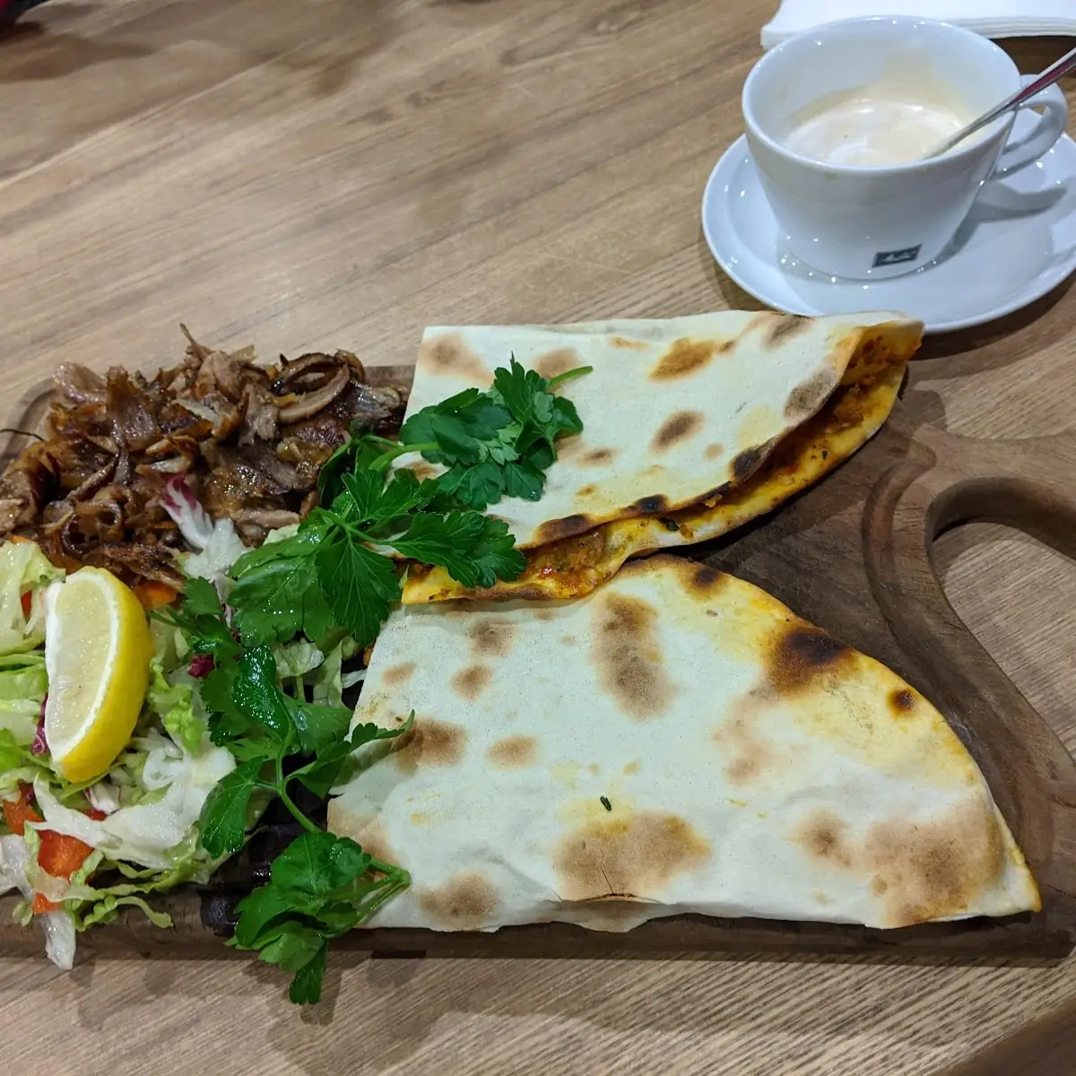 Lahmacun, Lades Holzkohlegrill Restaurant Hamburg