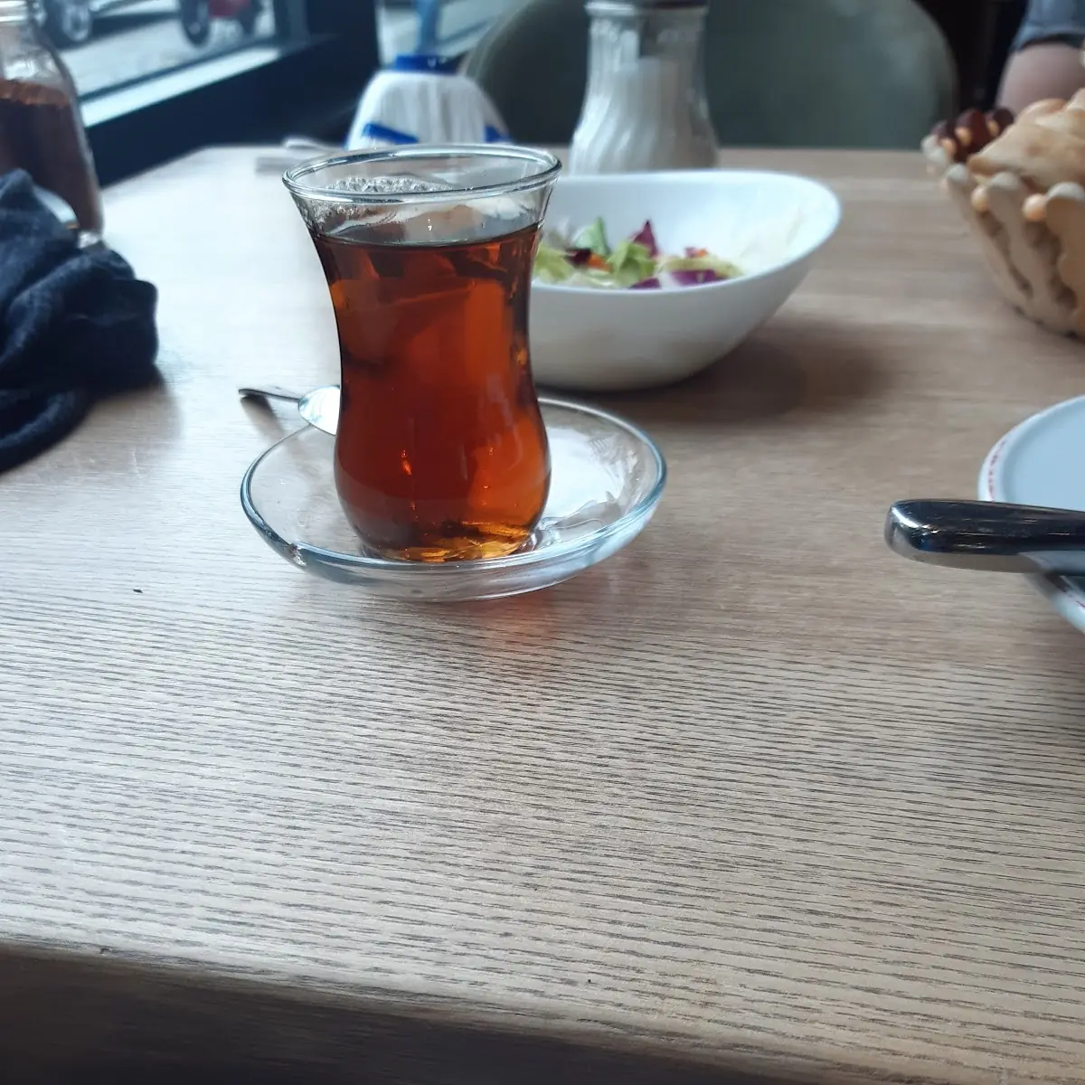 Türkischer Tee Klein, Lades Holzkohlegrill Restaurant Hamburg