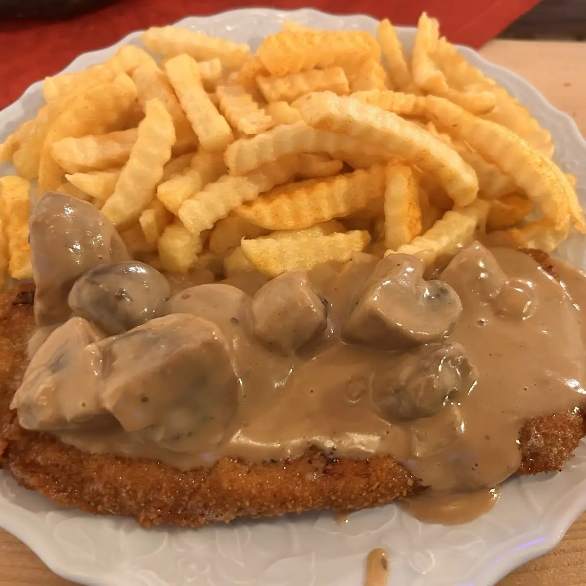 Jägerschnitzel Mit Pommes Frites, Mühl-Grill