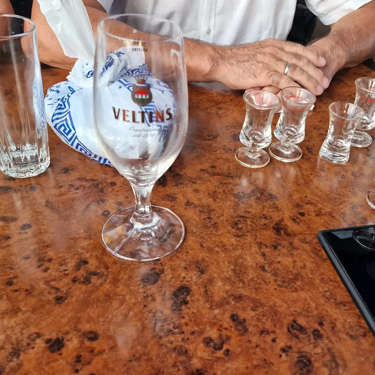 Gin, Restaurant Kreta