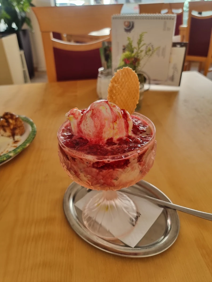 Highlights, Enzos Eiscafé - am Heeggraben