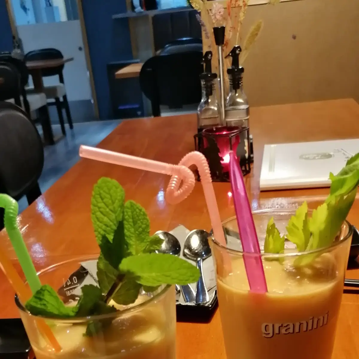 Fruchbomben, OSAKA