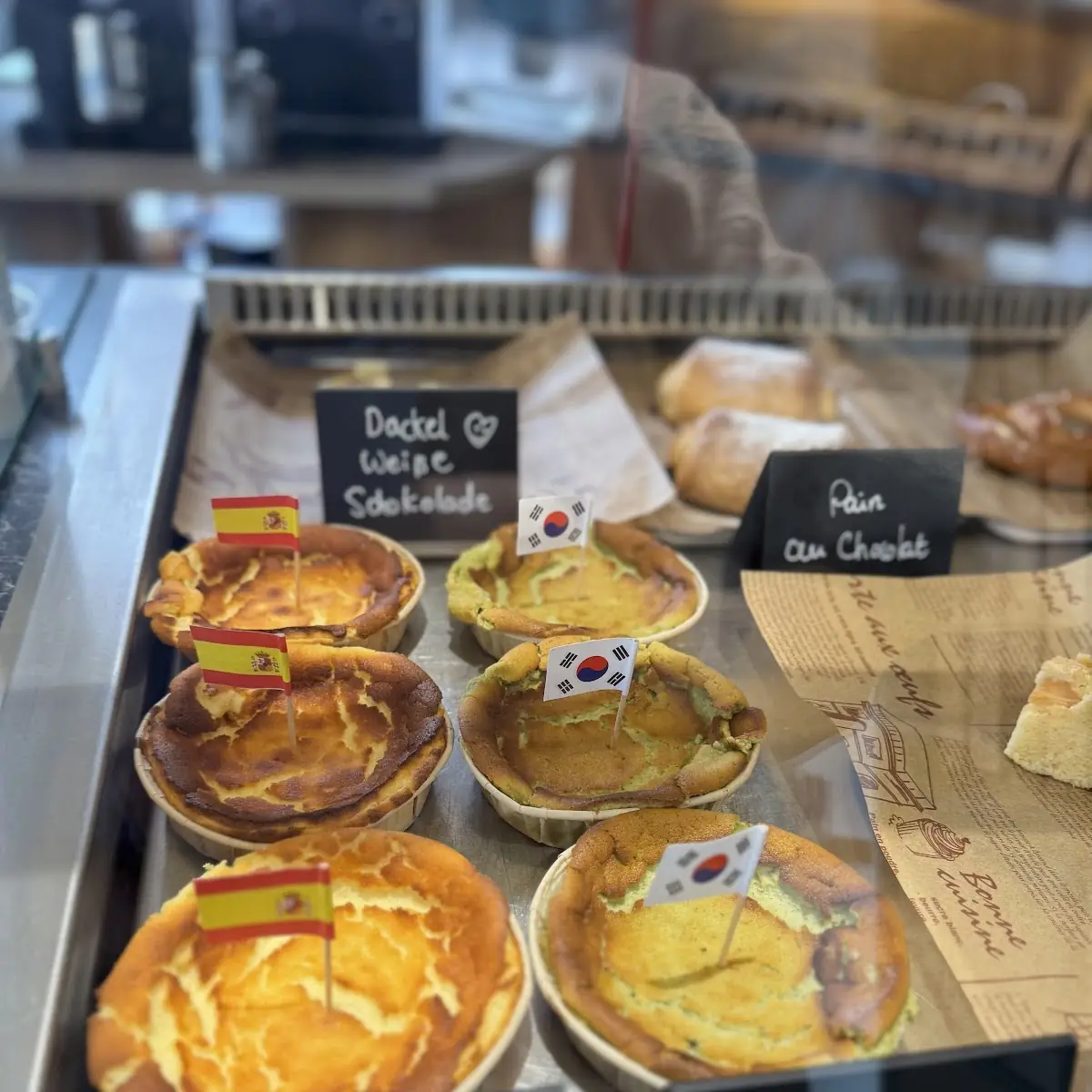 Highlights, Momo Nana Café & Bistro