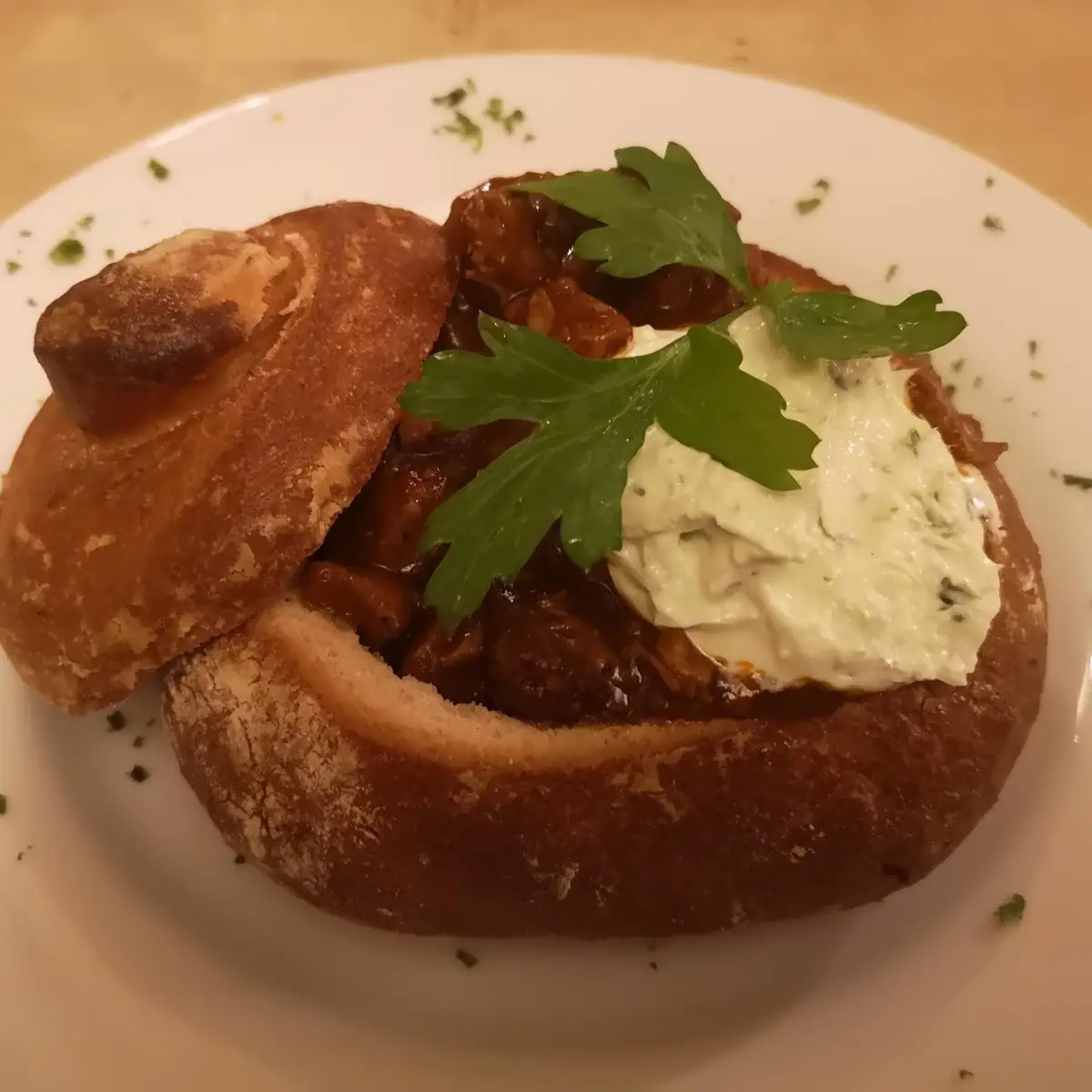 Biergulasch Im Brot