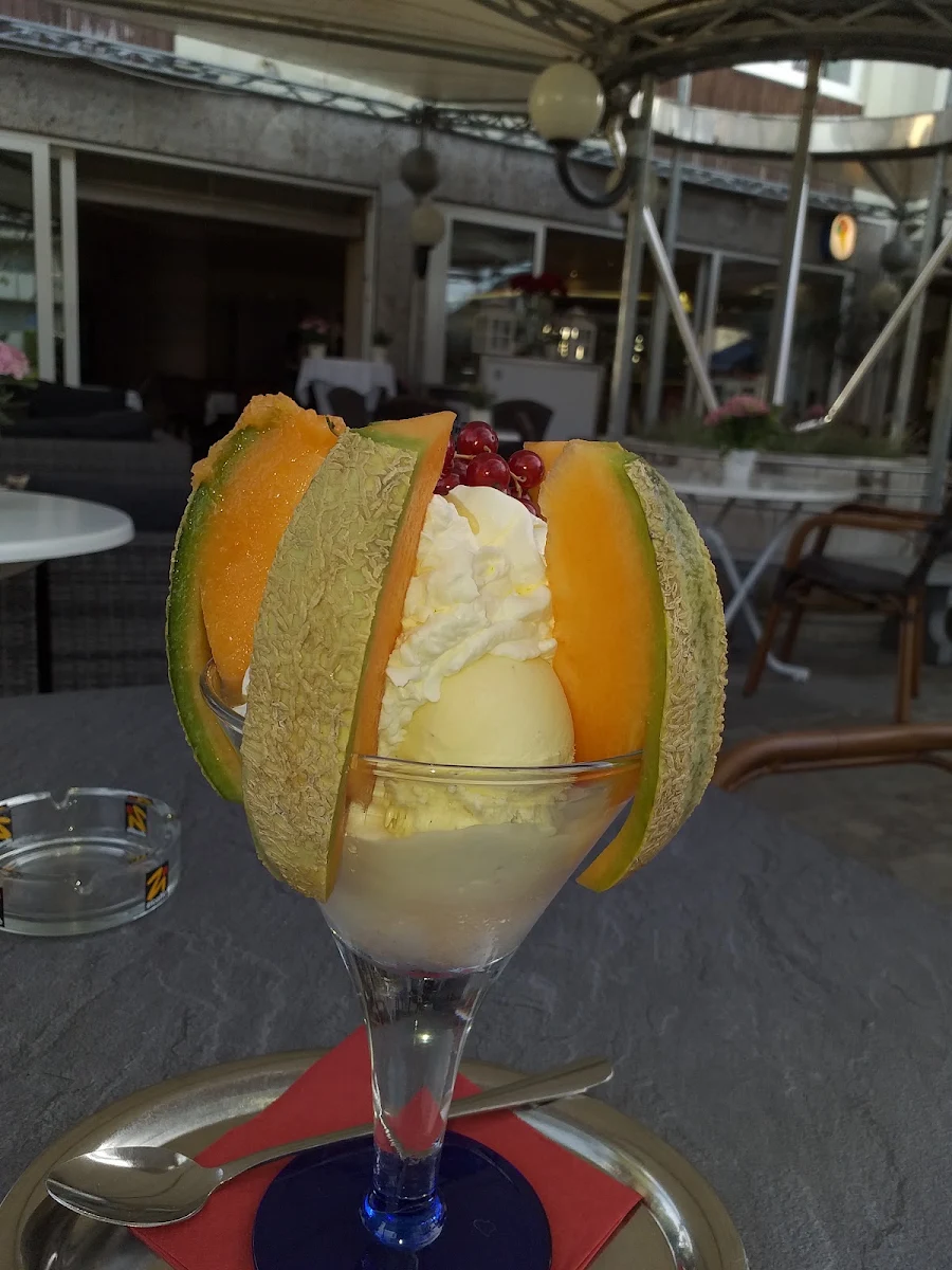 Highlights, Eis-Café Roma