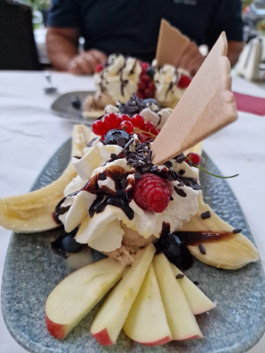 Highlights, Eis-Café Roma