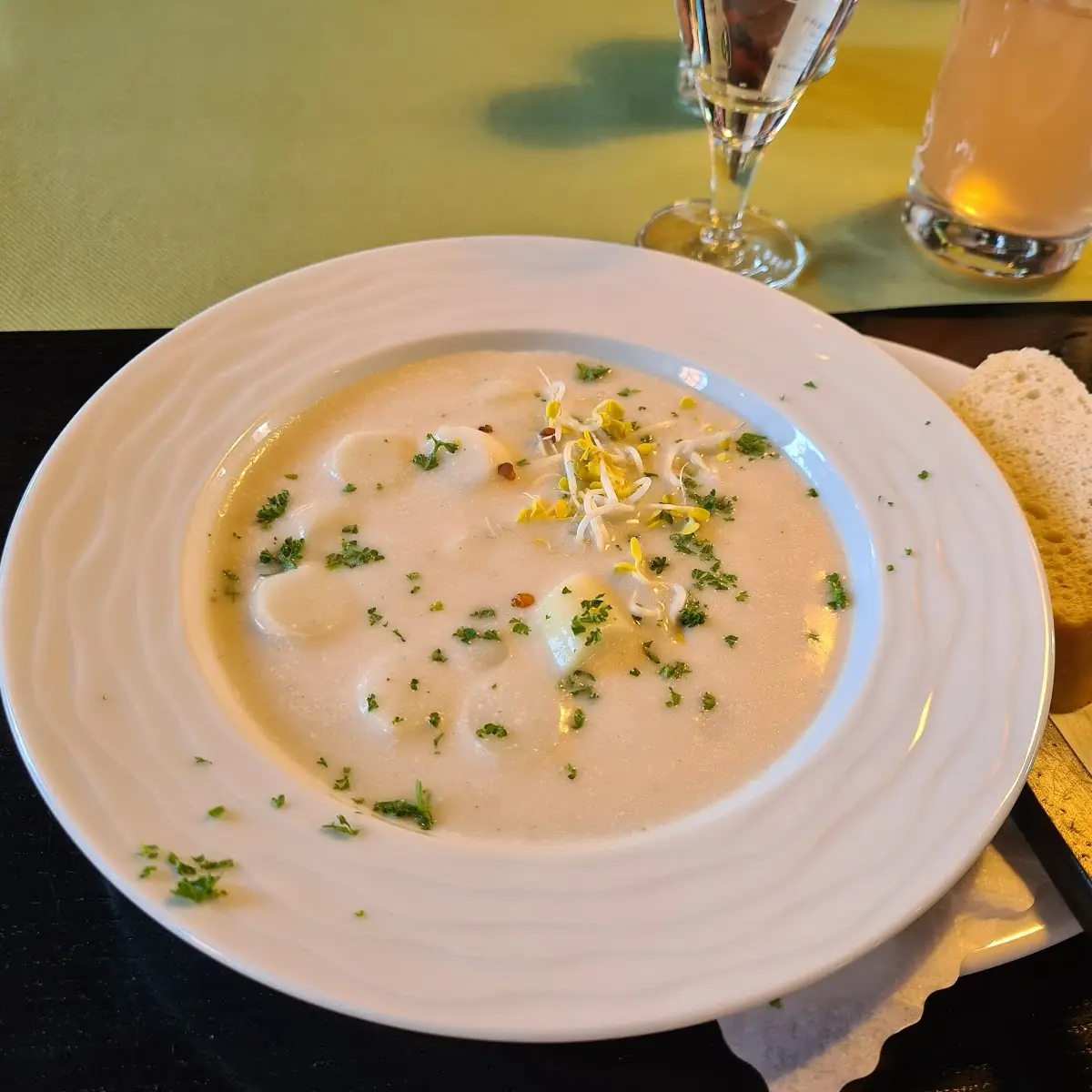 Spargelcremesuppe, FARMER STEAKHOUSE