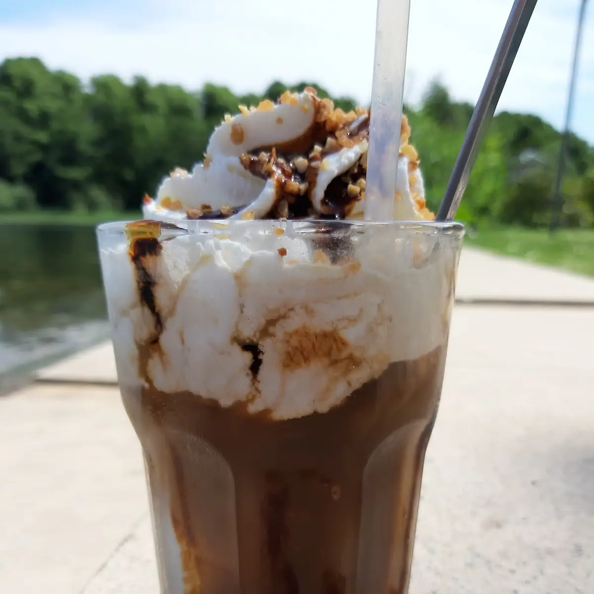 Eiskaffee, Goldmarie am See