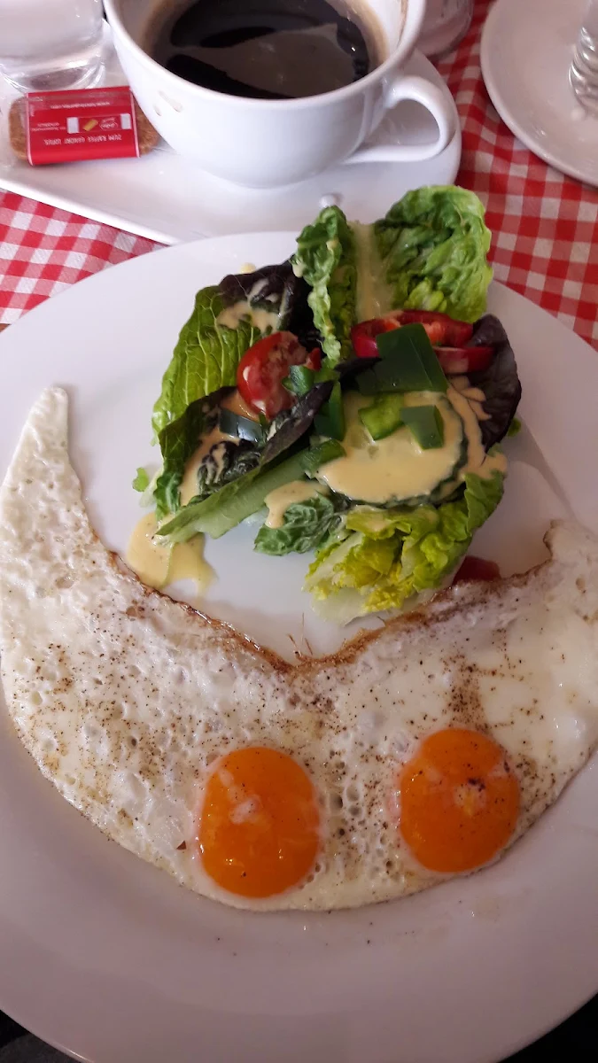 Spiegeleier Mit Garnitur, Café am Josephsplatz
