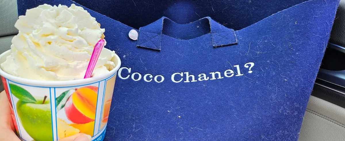Mega Eisbecher, Eiscafé La Strega