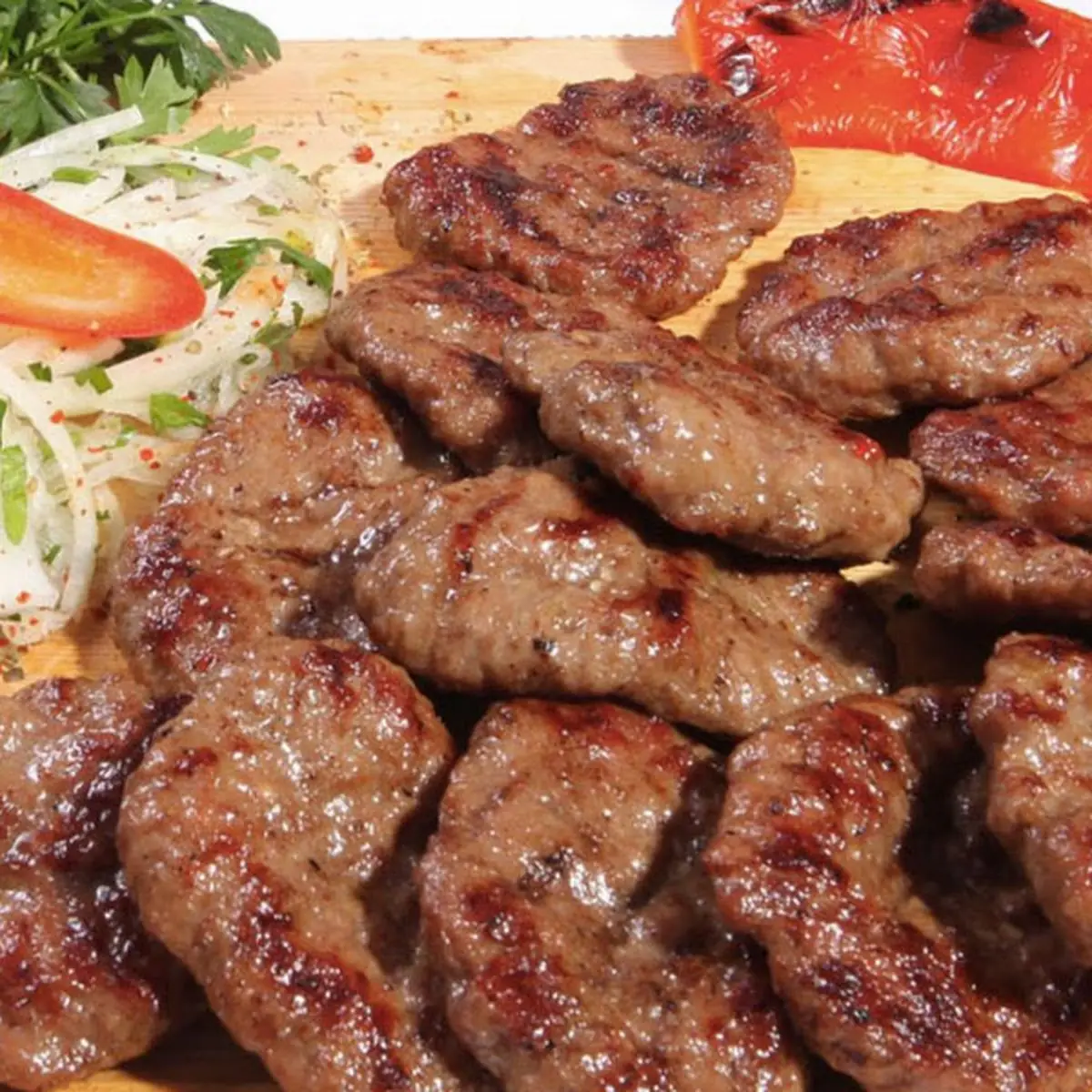Köfte, Türkisch Grill am Sportpark mit Asia küche, Pizza, Kegelbahn und Biergarten