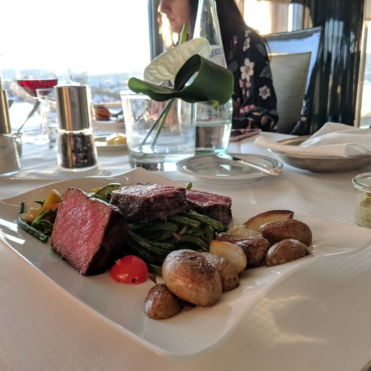 Highlights, Panoramarestaurant in der 16. Etage (im Maritim Hotel Ulm)