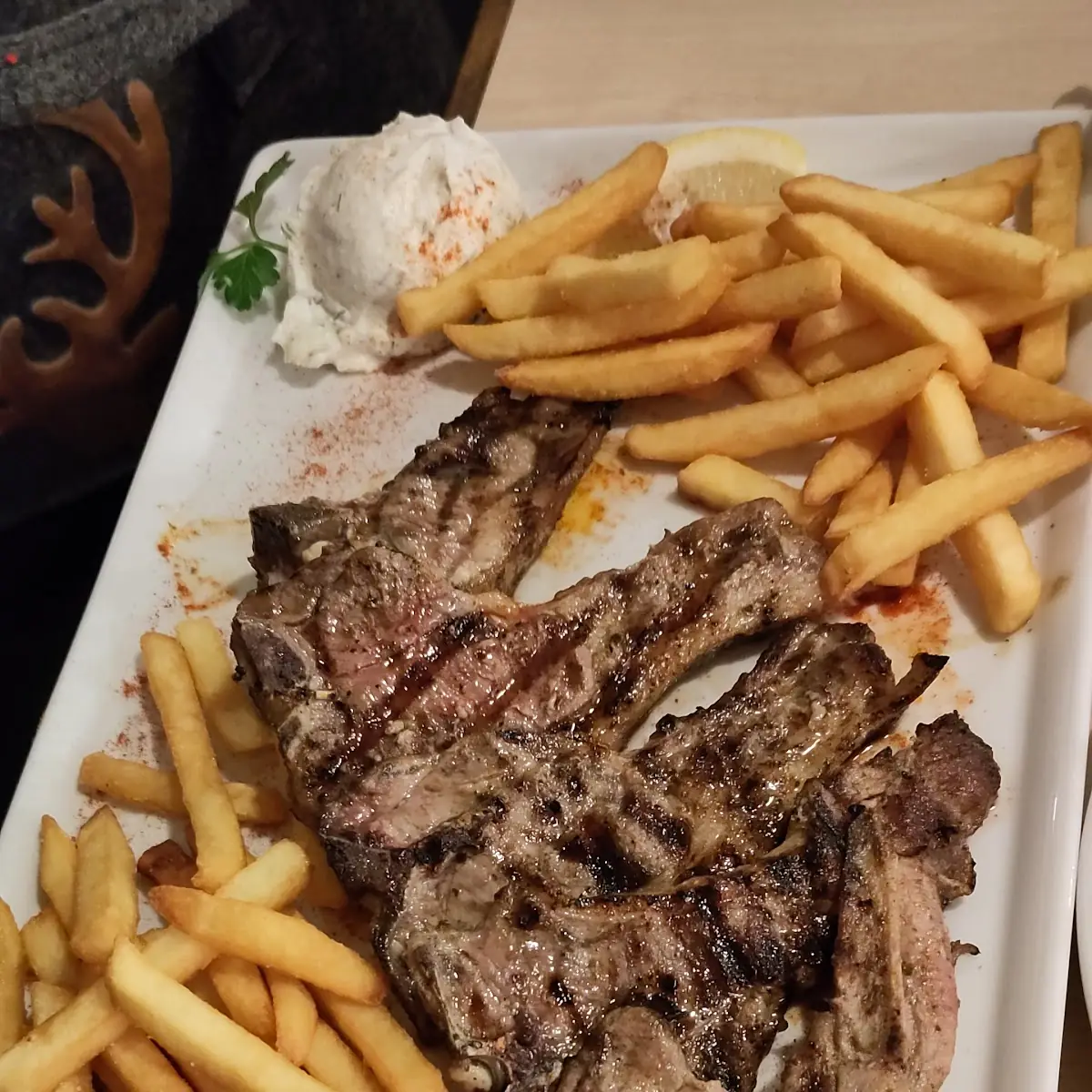Lammkoteletts Mit Pommes
