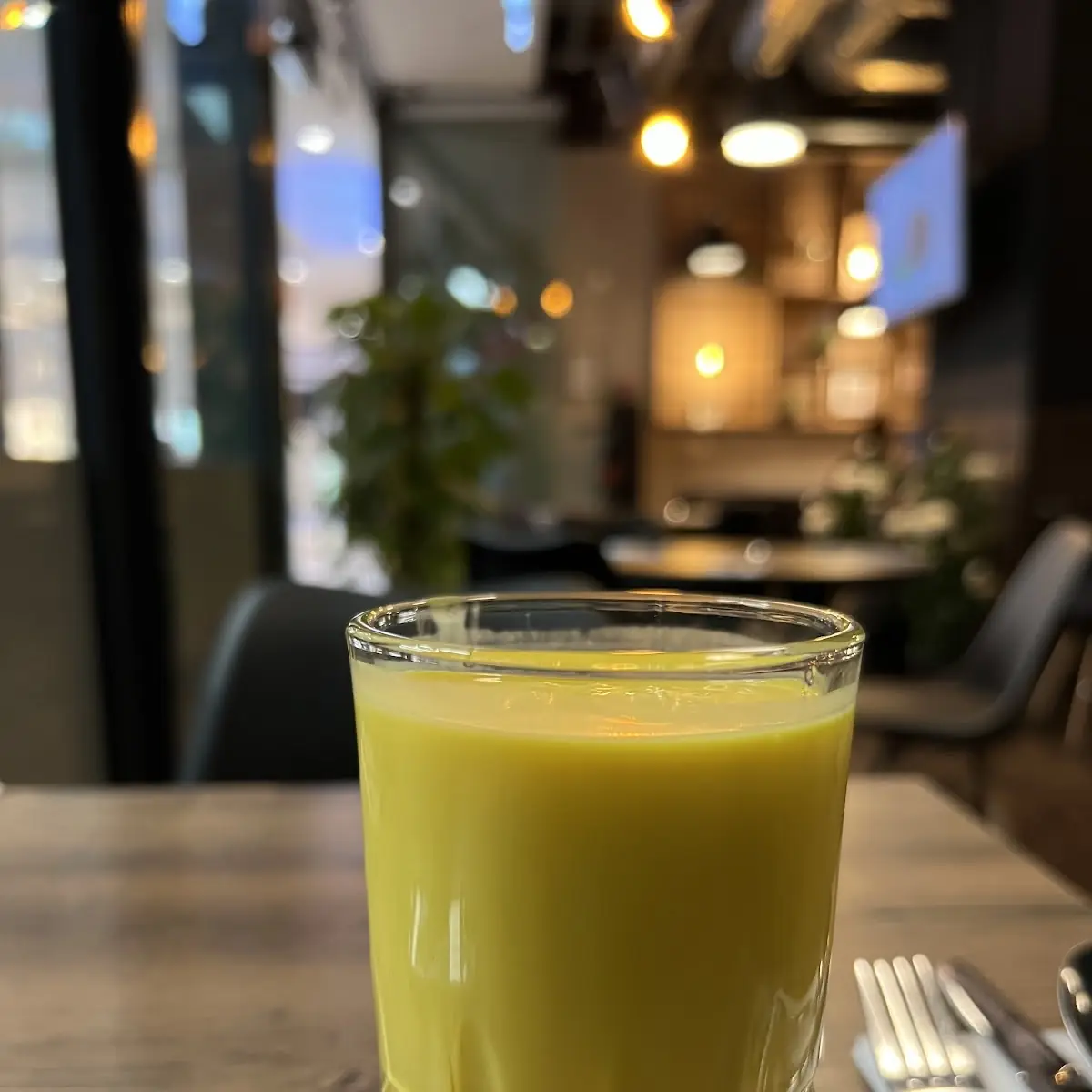 Mango Lassi, Restaurant In-Dish