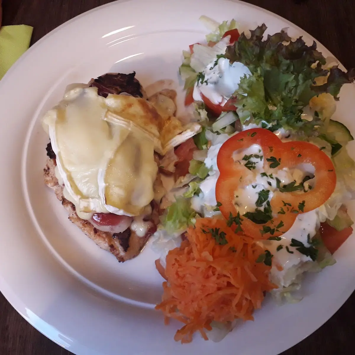 Überbackenes Mit Salat