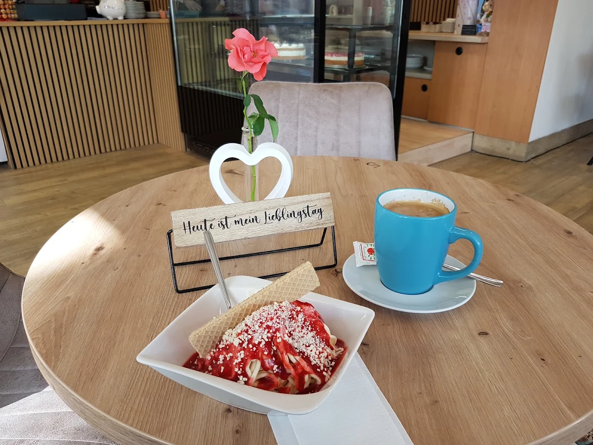 Highlights, ROZAFA EISCAFE