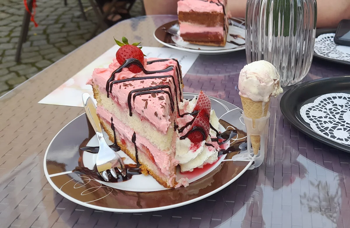 Erdbeertorte, Cafe & Kunst Bräugasse Erbendorf