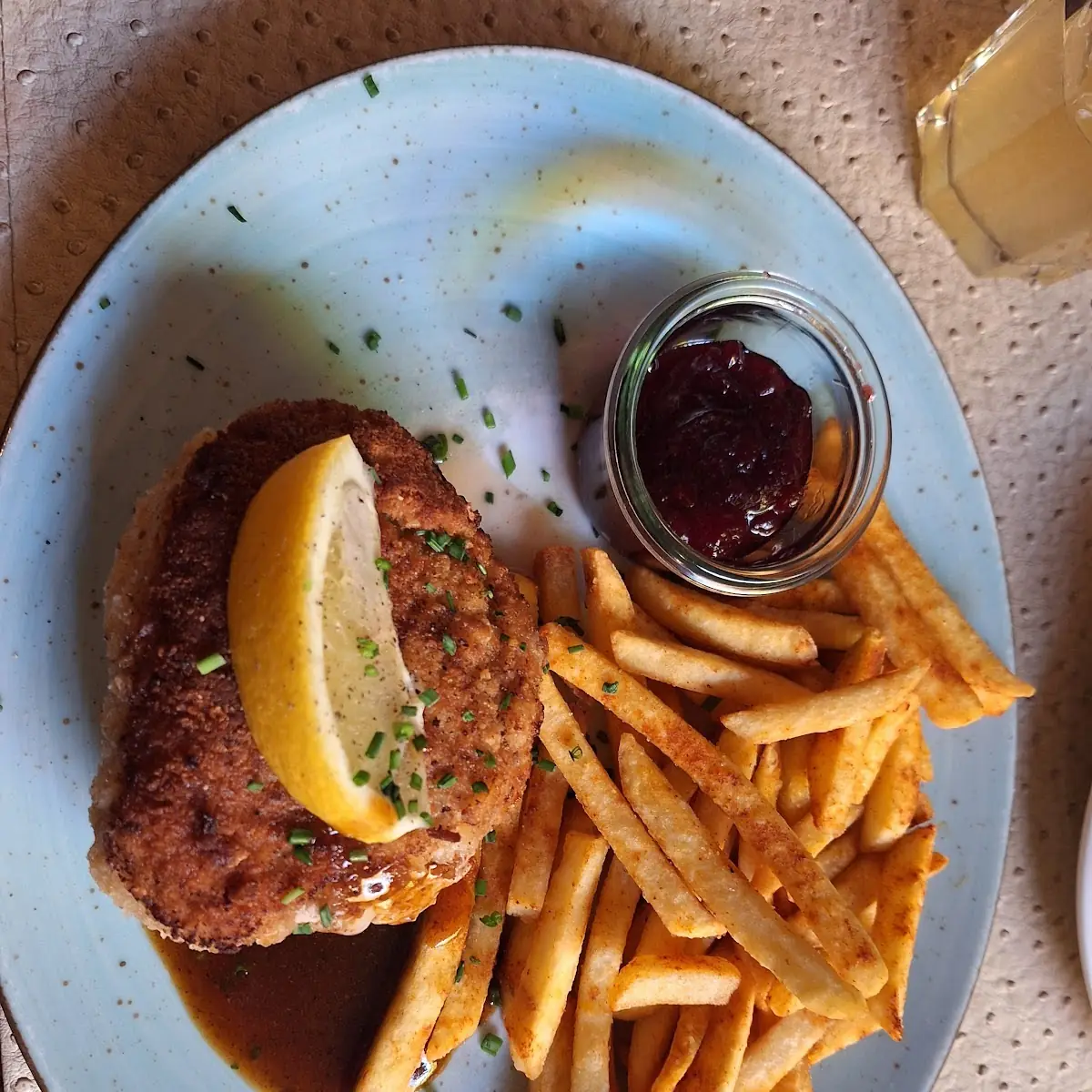 Cordon Bleu Mit Pommes, Restaurant HENRYS
