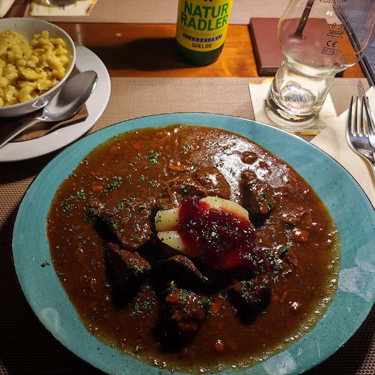 Hirschgulasch, Restaurant HENRYS