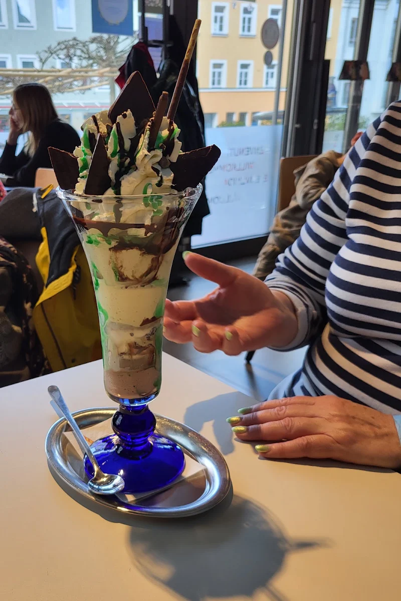 After Eight-becher