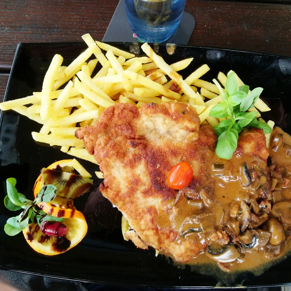 Jägerschnitzel, Bootshaus Blumenthal Restaurant mit Weserblick