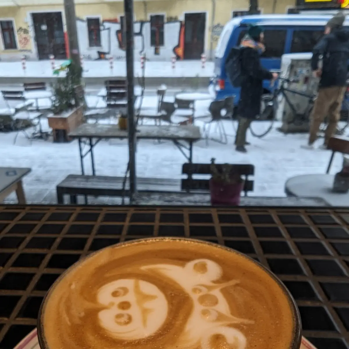 Flat White, Frau Honig