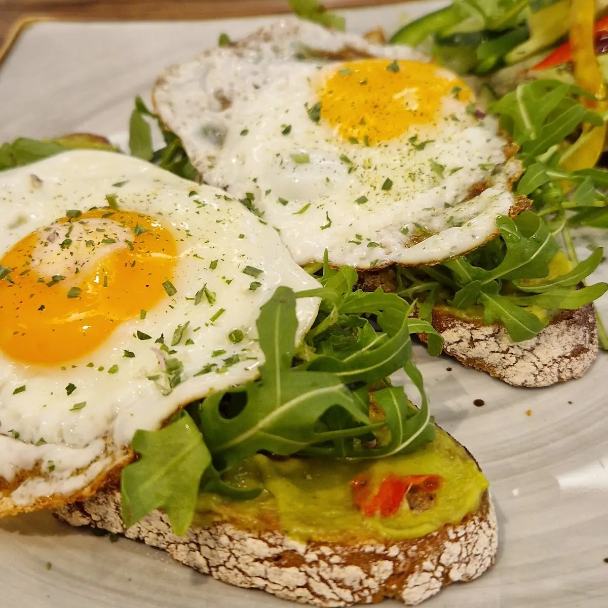 Krustenbrot Mit Avocado