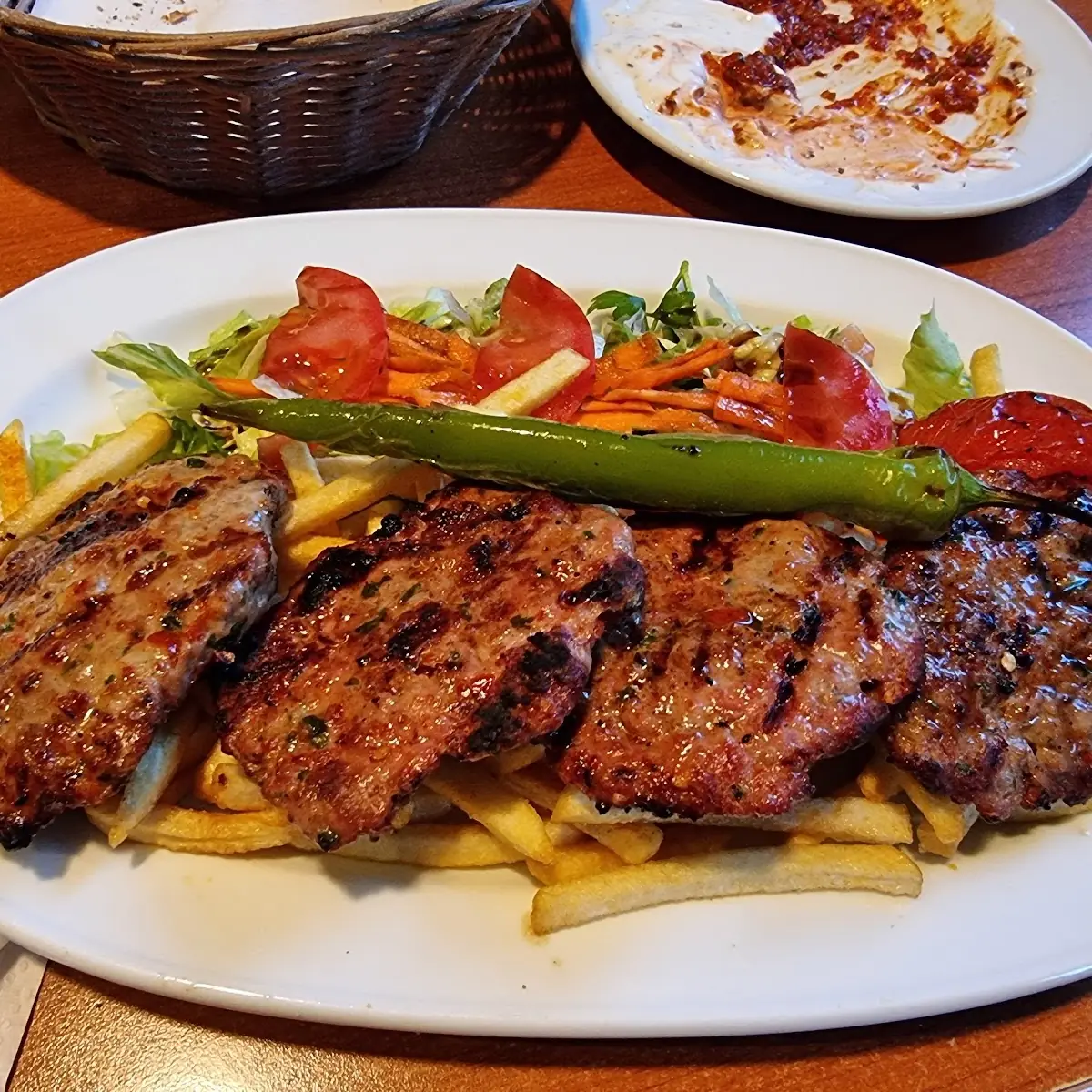 Köfte Mit Pommes, Malatya Grill