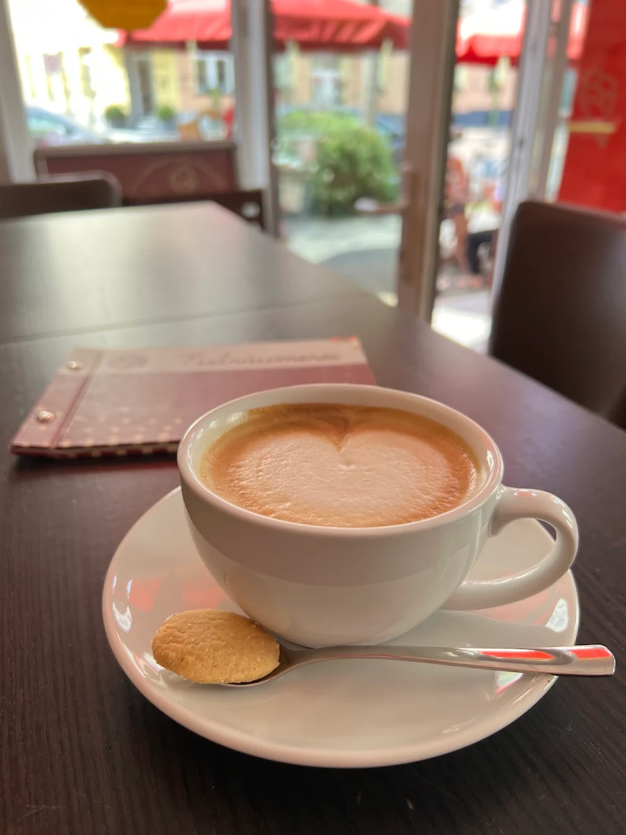 Milchkaffee, Café Eisträumerei