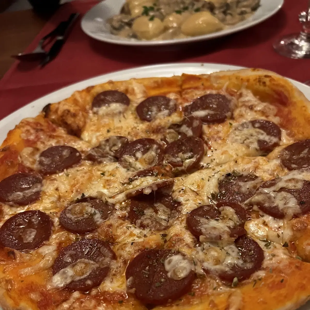 Pizza Mit Peperoniwurst