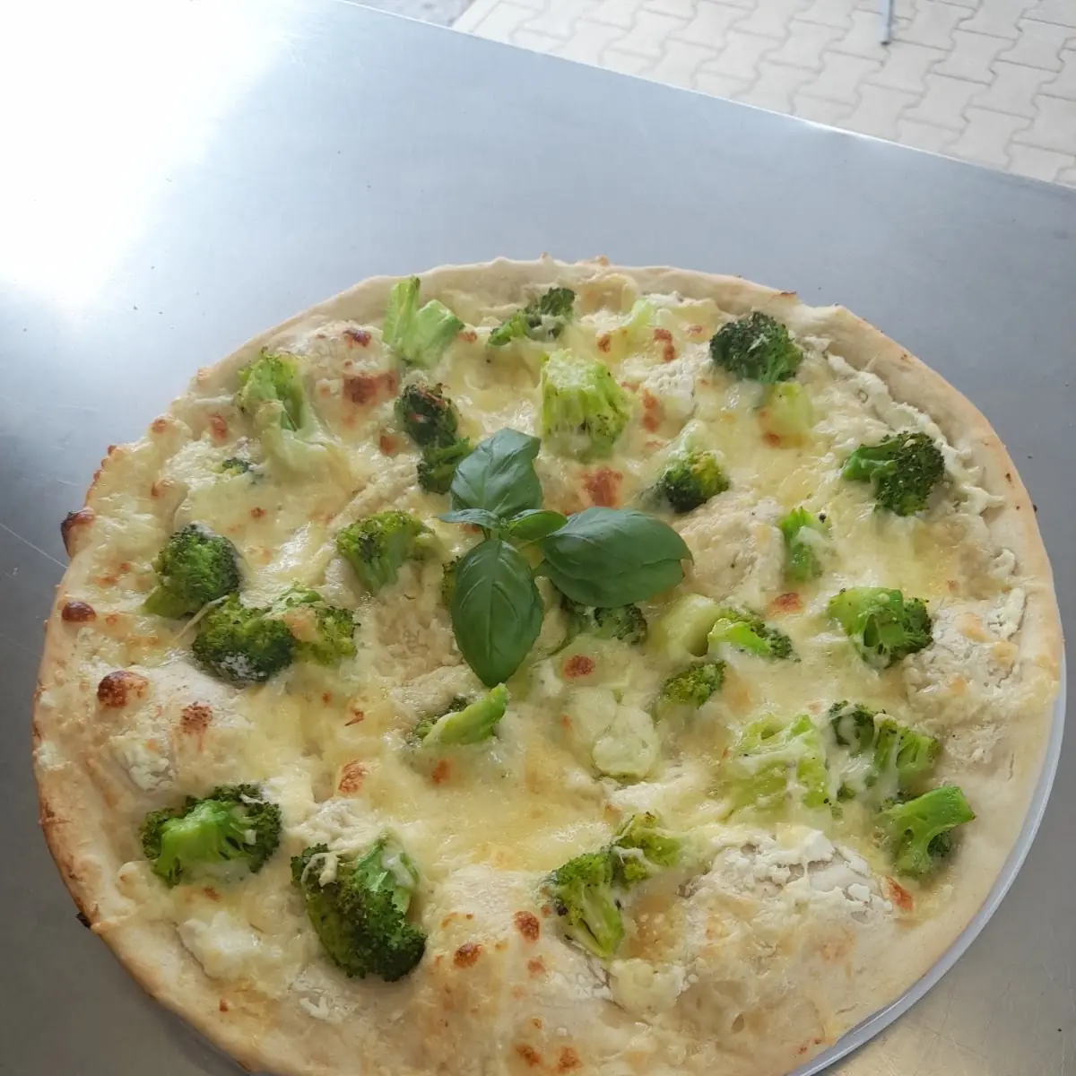 Highlights, Xhaj's Pizza & Burger