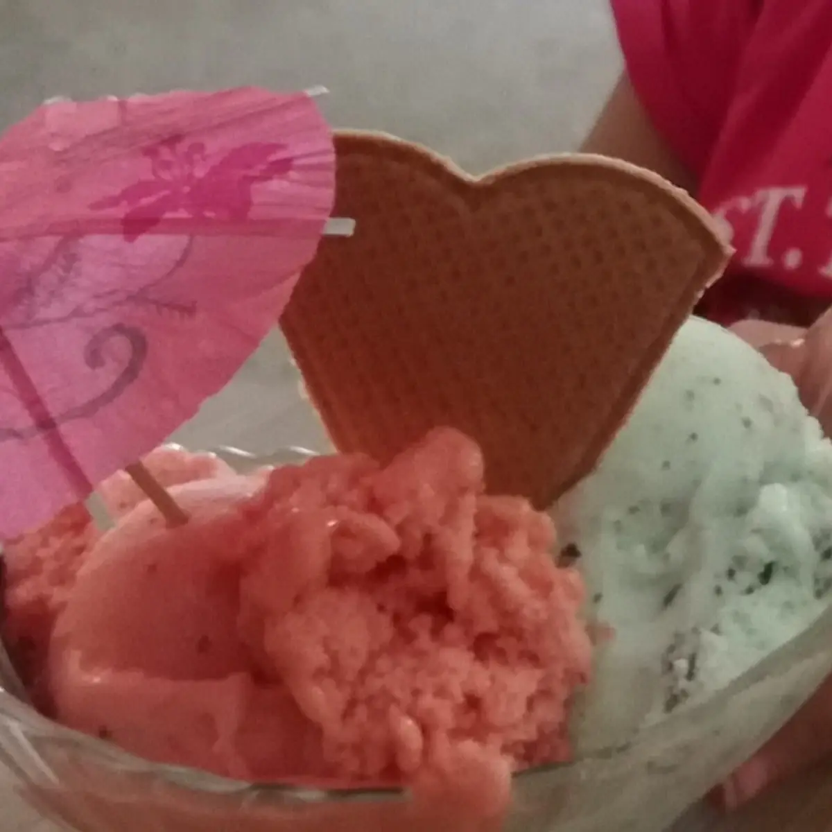 Kinderbecher Mit Zwei Kugeln