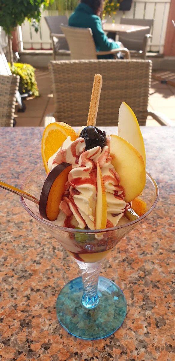 Früchteeisbecher