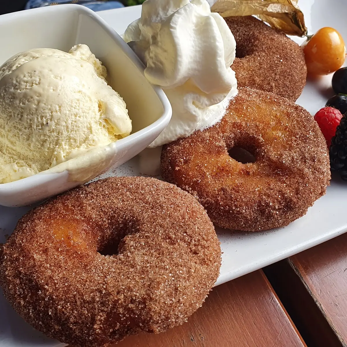Apfelkücherl Mit Eis, Cantina in der Pasinger Fabrik GmbH