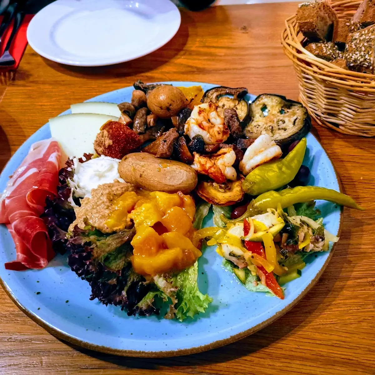 Gemischte Tapas Für 2, Cantina in der Pasinger Fabrik GmbH
