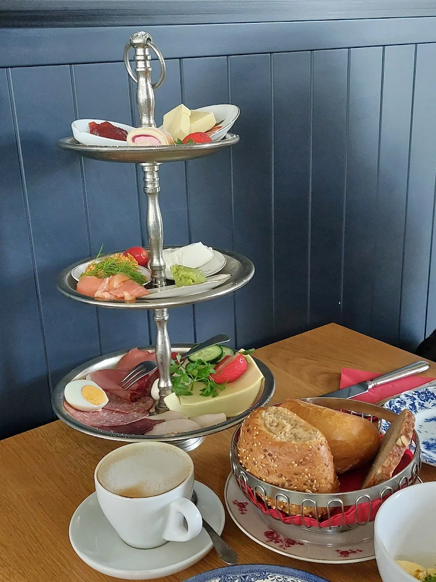 Tea, Petit Café et Surprise