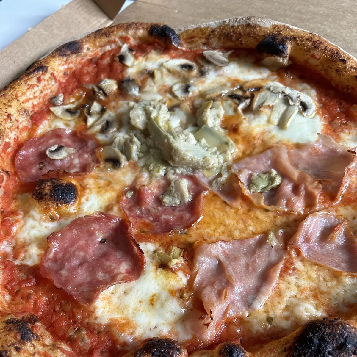 Pizza Capricciosa, Made in italy - Neapolitanische Pizza