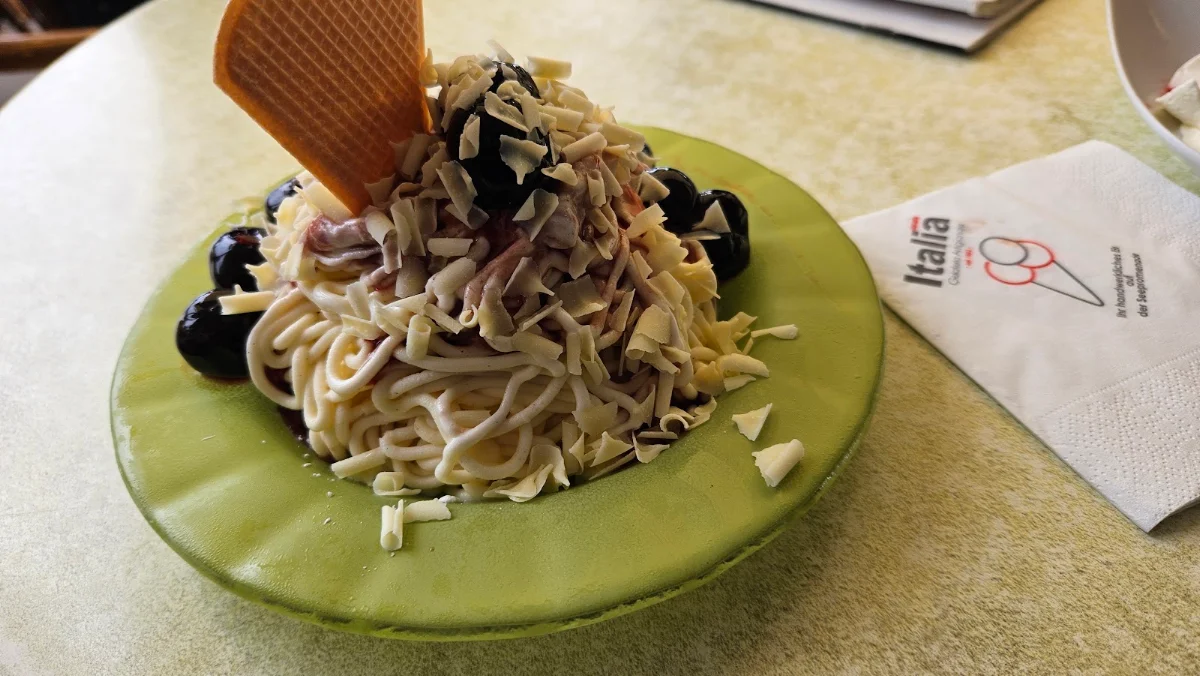 Spaghetti Amarena Eis