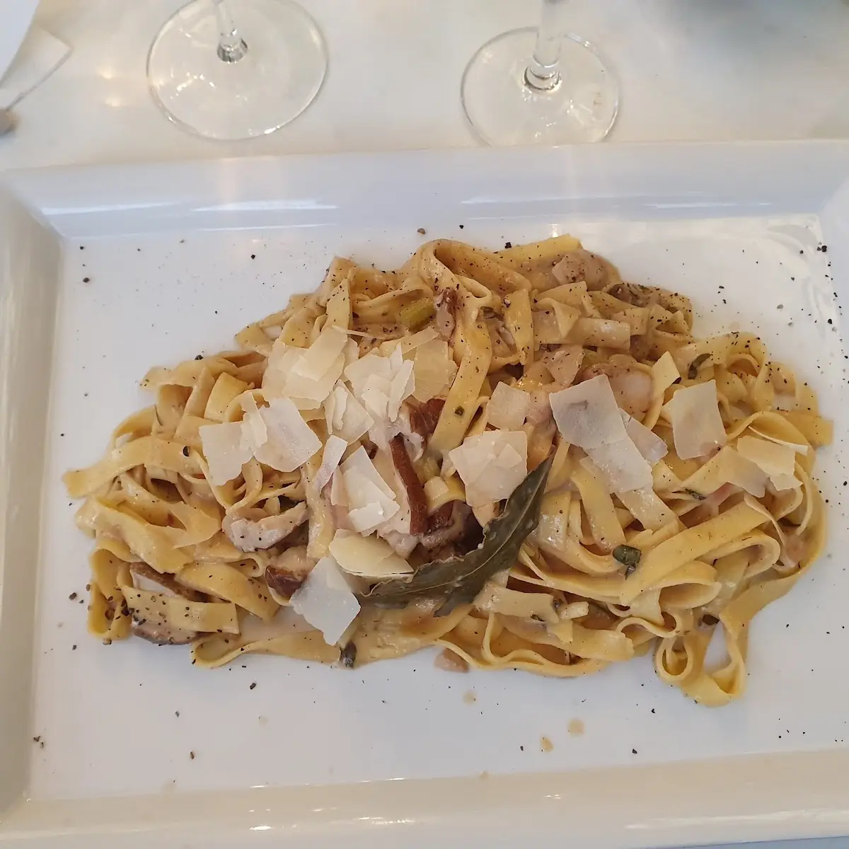 Tagliatelle Porcini, La Galleria