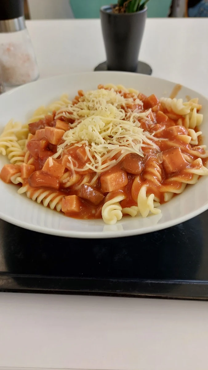 Wurst Gulasch, Kantine im Finanzamt