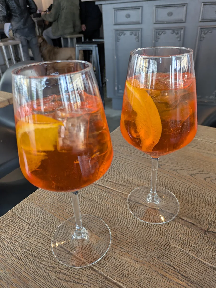 Aperol Spritz, Th cafe