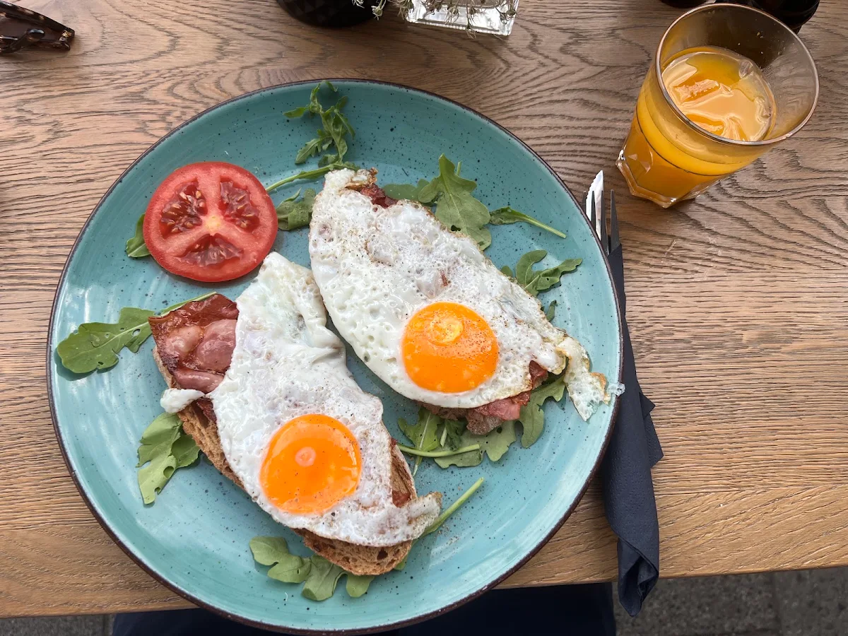 Highlights, Th cafe