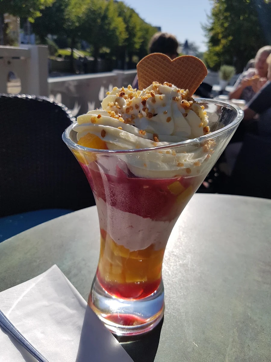 Früchte Eisbecher